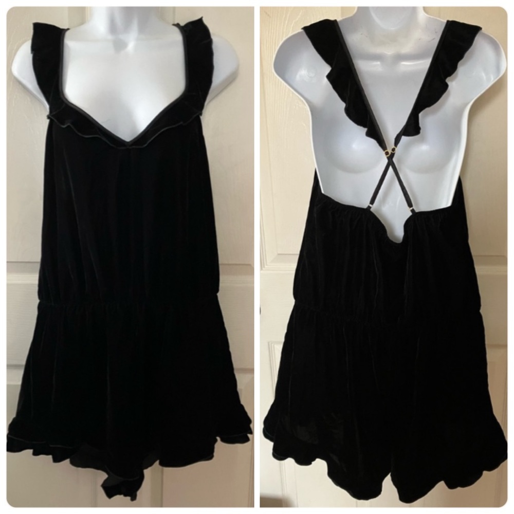 Victoria’s Secret Play All Day Romper Velvet Ruffle Elastic Waist Shorts Large